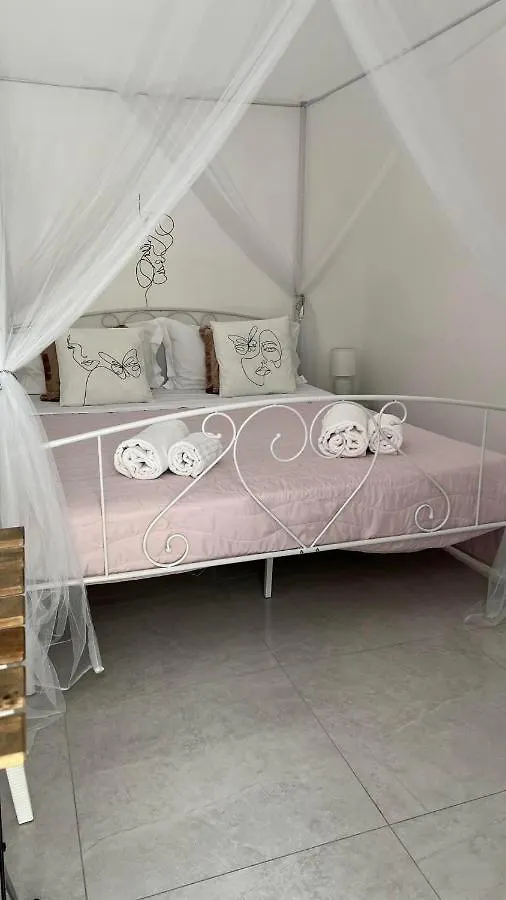 Faro'S Room Bari 0*,
